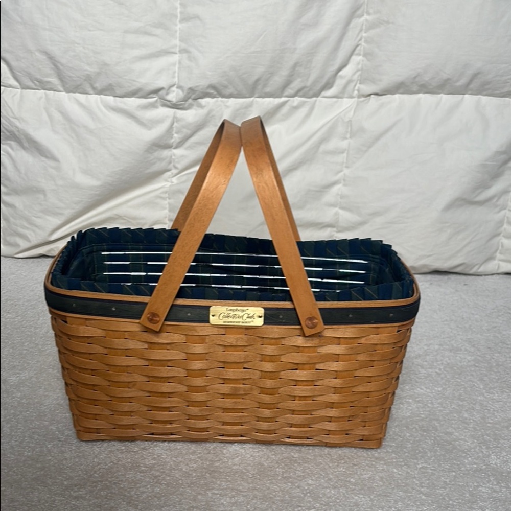 Longaberger Collectors Club Membership Basket with Handles